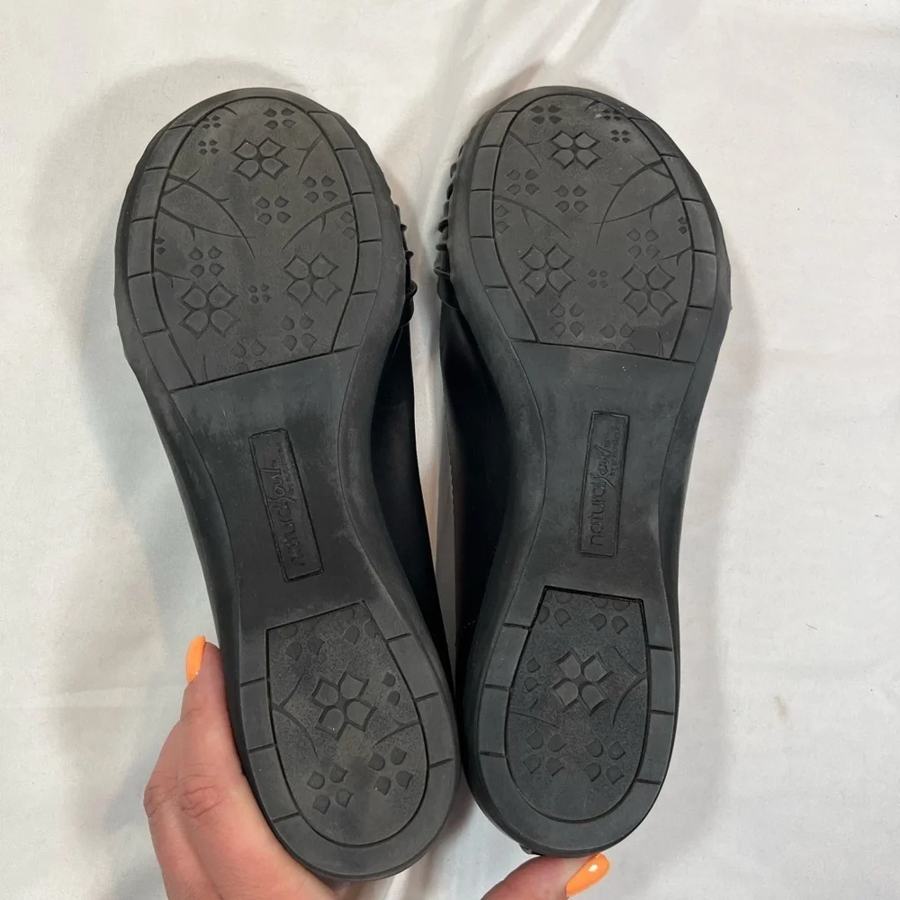 Natural Soul by Naturalizer “GIRLY” Black Flats